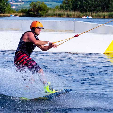 VODNÍ SPORTY A RADOVÁNKY